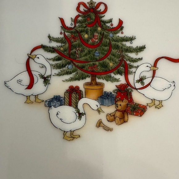 Vintage Festive Holiday, Christmas cake stand with Geese and Tree Design… - Picture 4 of 6